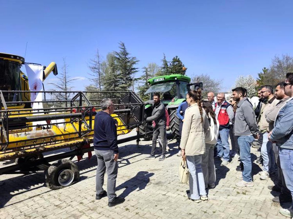 Kütahya'da ziraat mühendislerine 'Biçerdöver Kontrolörü Yetiştirme' kursu