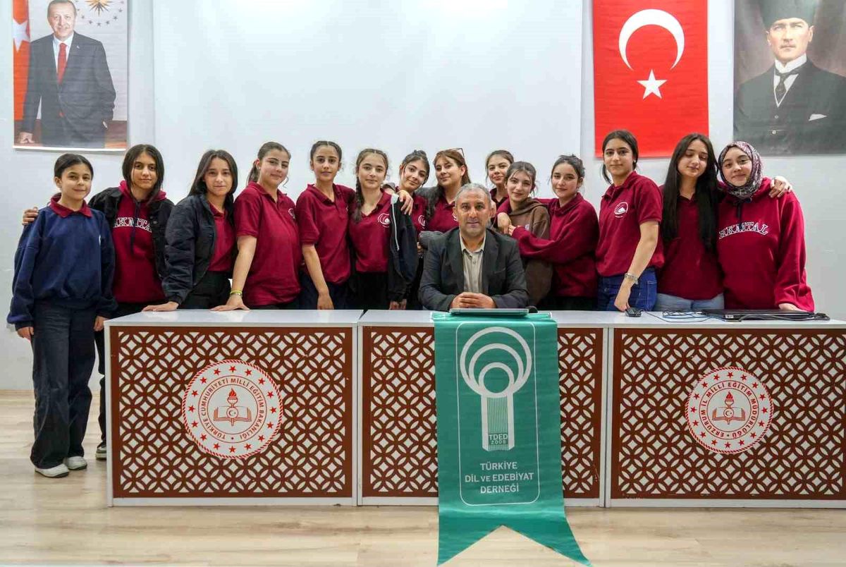 Lisesi öğrencileriyle 'Fotoğraflarla şehrin dilini anlamak' üzerine söyleyişi
