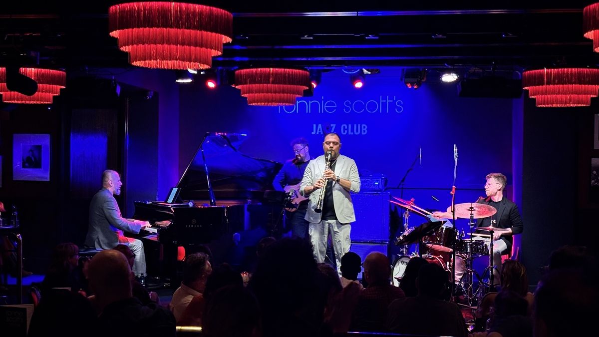 Londra'da Ramazan Sesler'den Türk ve Balkan müziğini cazla buluşturan konser