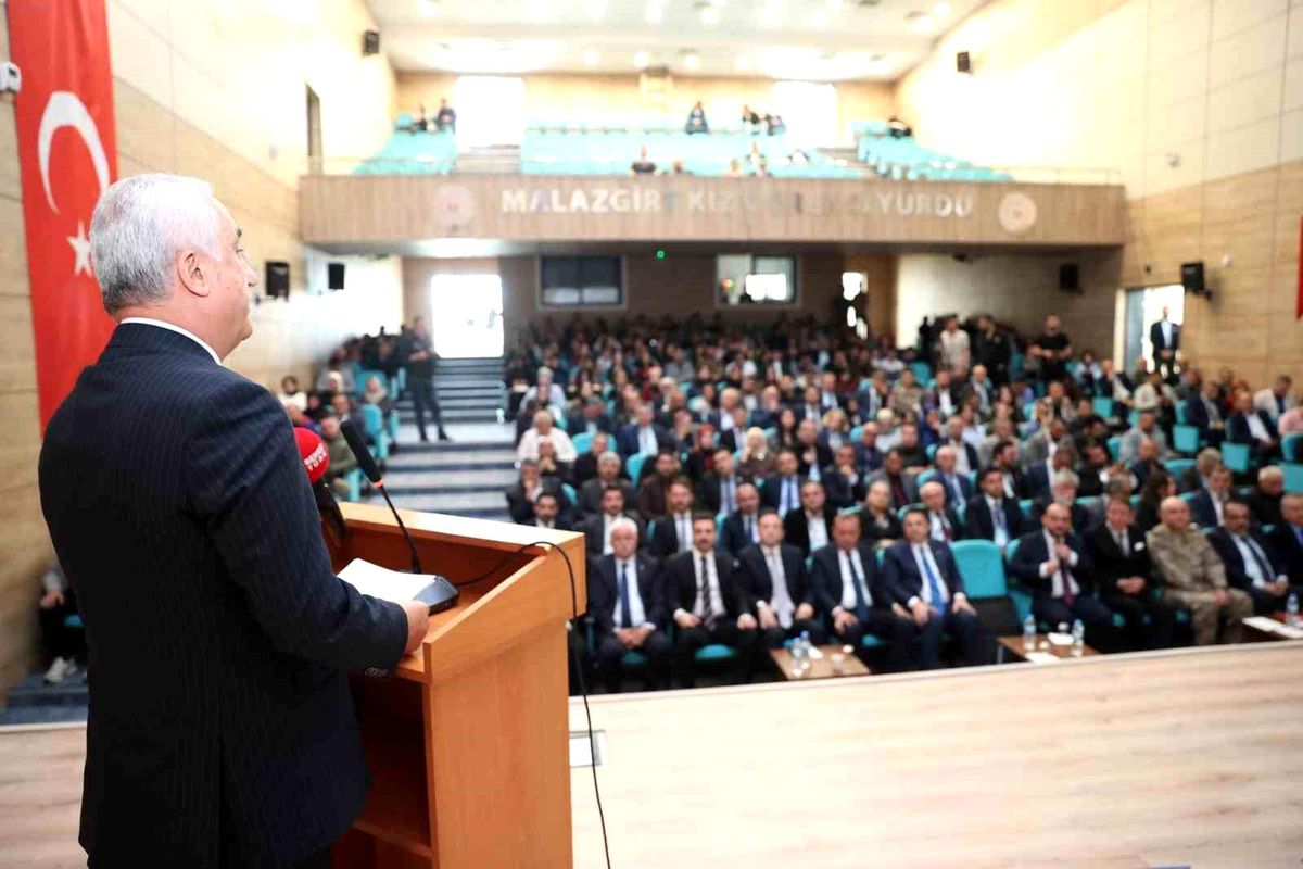 Malazgirt'te 'Kapı, Fetih ve Kök: Hafıza Mekanları' sempozyumu düzenlendi