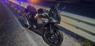 Manisa'da bariyere çarpan motosikletteki gençlerden biri öldü, biri yaralandı
