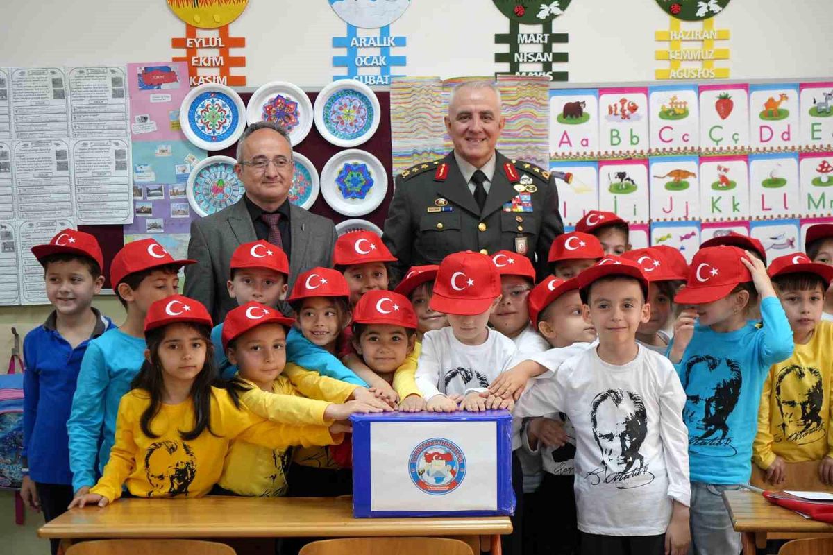 Mehmetçiklerin mektupları Samsunlu öğrencilerle buluştu