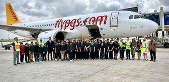 Mersin'de havalimanında ağırlanan öğrenciler uçakları inceledi, pilotlarla tanıştı