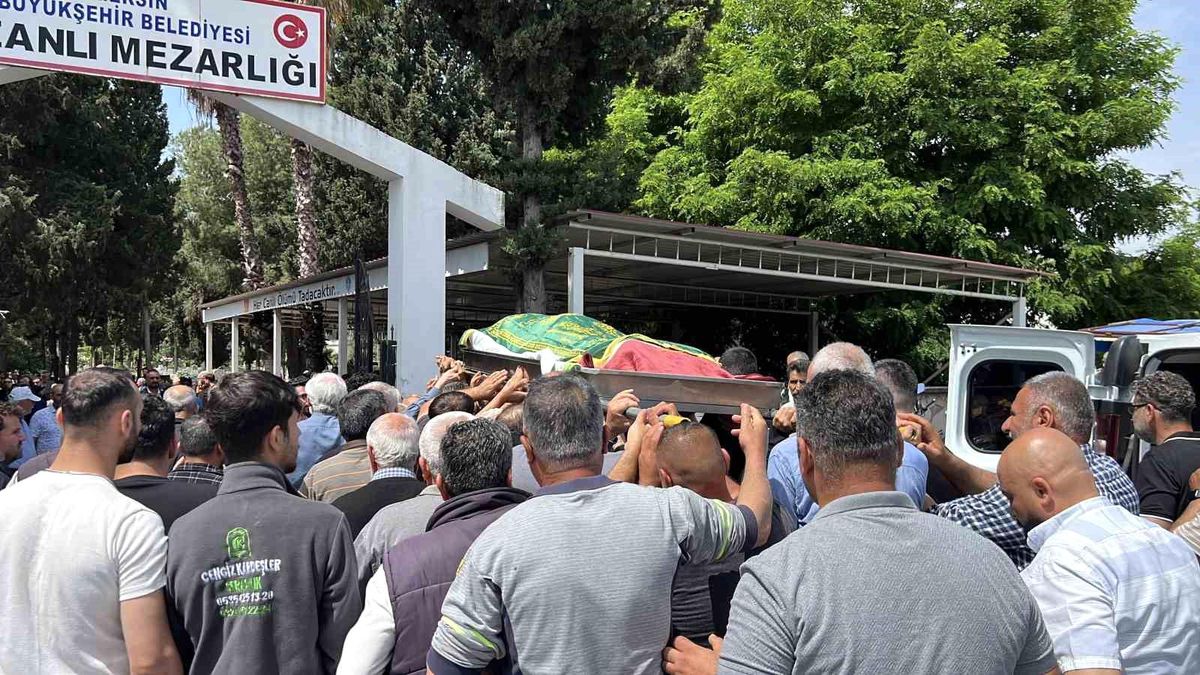 Mersin'deki yağ fabrikasındaki patlamada ölen işçi toprağa verildi