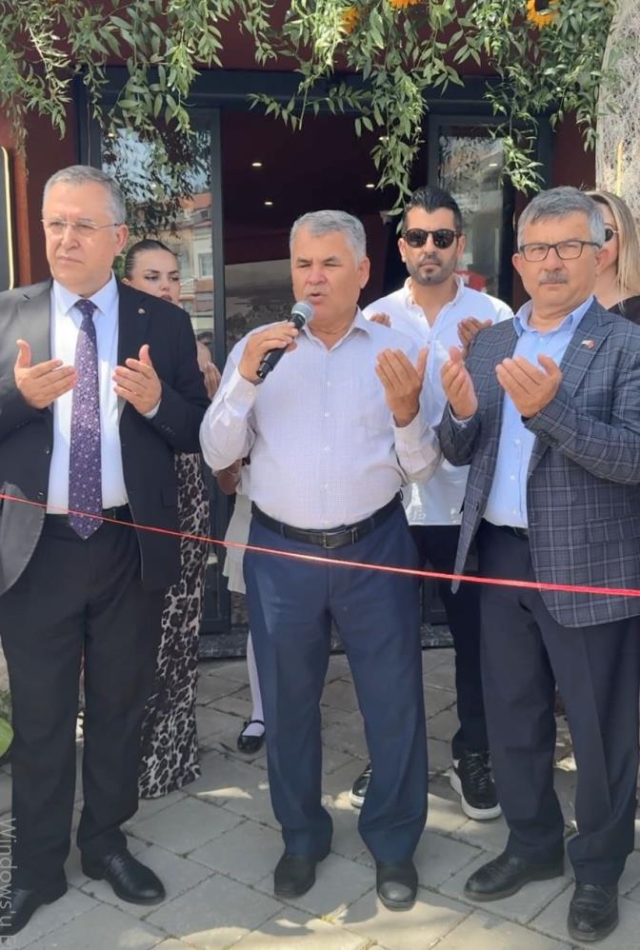 meyhane acilisini duayla yapti 19845732 6337 1 m