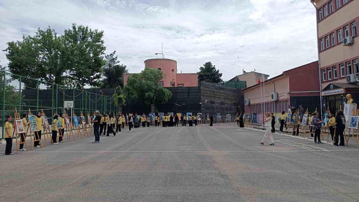 Muazzez Sümer Kız Mesleki ve Teknik Anadolu Lisesi'nde yıl sonu sergisi