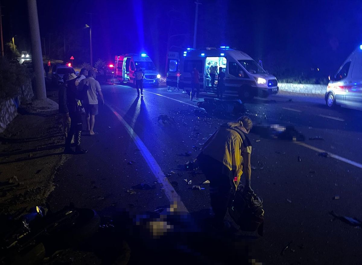 Muğla'da çarpışan iki motosikletin sürücüleri öldü