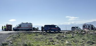 Niğde'de hafif ticari araç ile otomobilin çarpıştığı kazada 7 kişi yaralandı