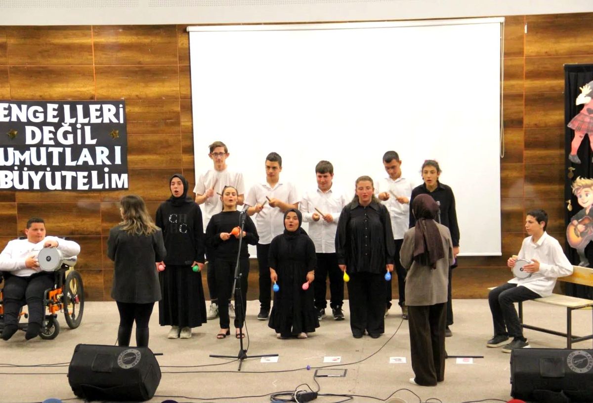 Özel öğrencilerden Engelliler Haftası etkinliği
