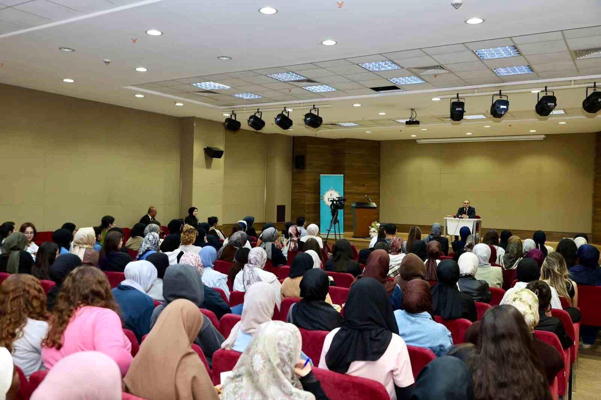 Rektör Prof. Dr. Altun, öğrencilerle bir araya geldi