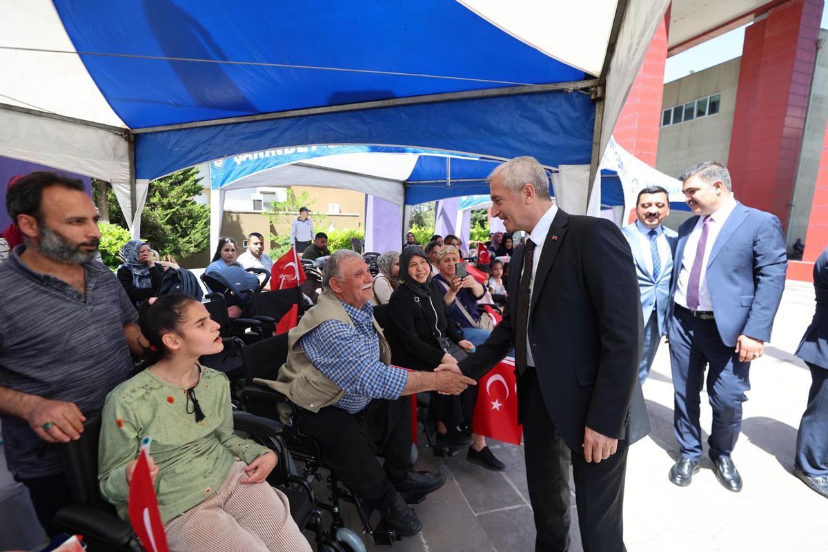 Şahinbey Belediyesi’nden engelli vatandaşlara 5 bin 10 tekerlekli sandalye desteği