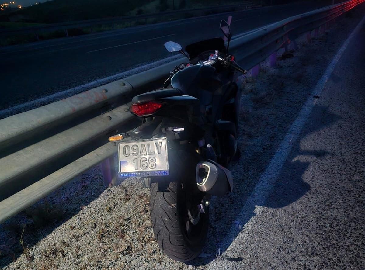 Sarıgöl'de motosiklet bariyere çarptı. 1 ölü 1 yaralı