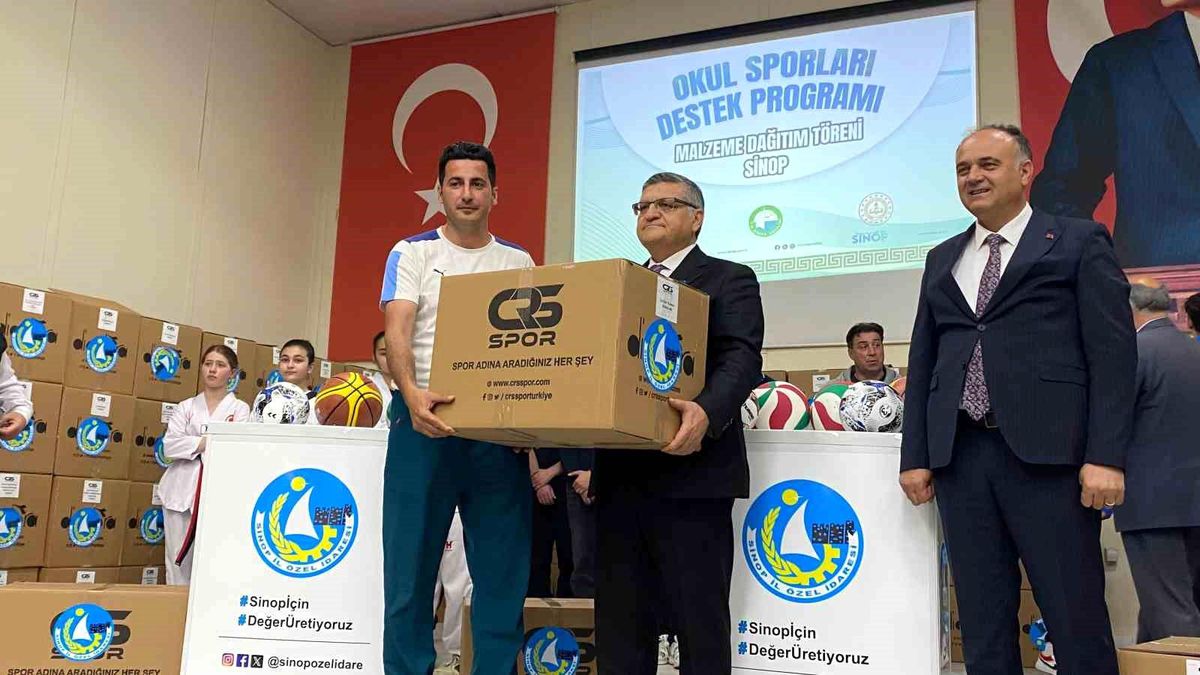 Sinop'ta spor malzemeleri törenle dağıtıldı