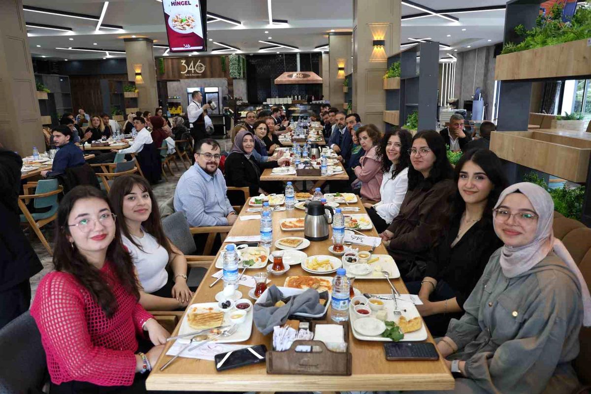 Sivas'ta eczacılar Eczacılık Günü'nde bir araya geldi,