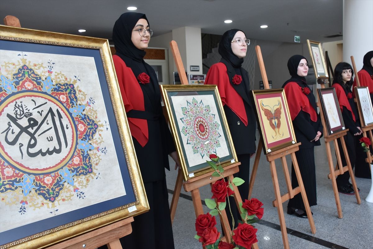 Trabzon'da öğretmen ve öğrencilerin hazırladığı sergi açıldı