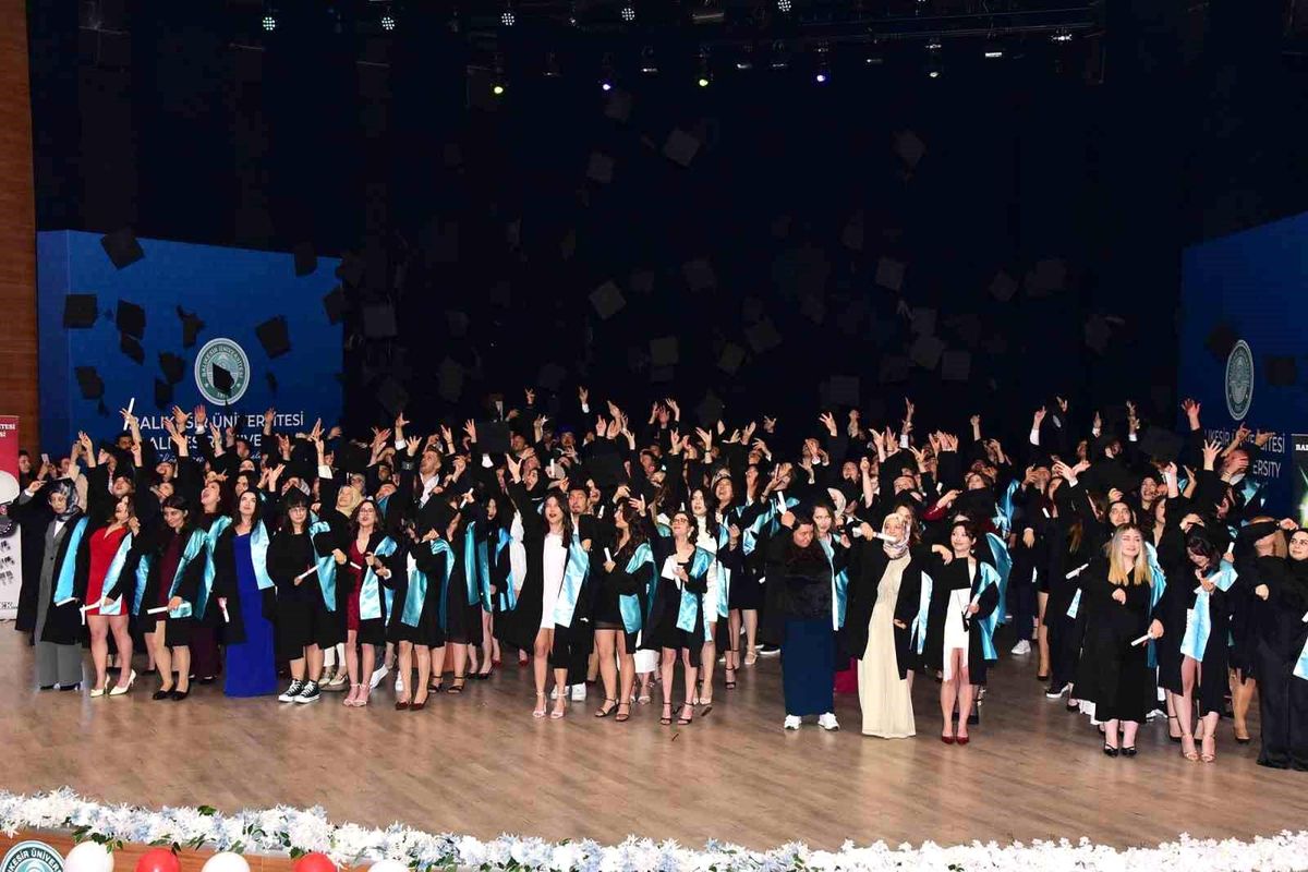 BAÜN Turizm Fakültesi'nde Coşkulu Mezuniyet Töreni