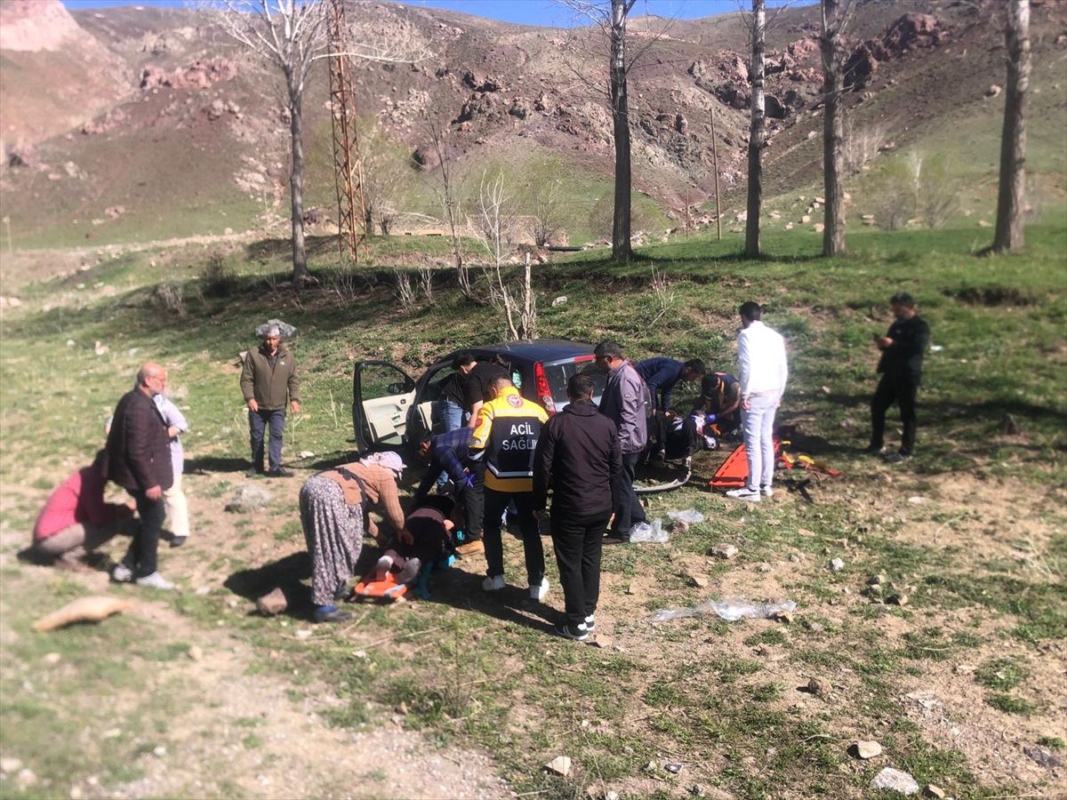 Van'da kontrolden çıkan otomobildeki 1 kişi öldü, 2 kişi yaralandı