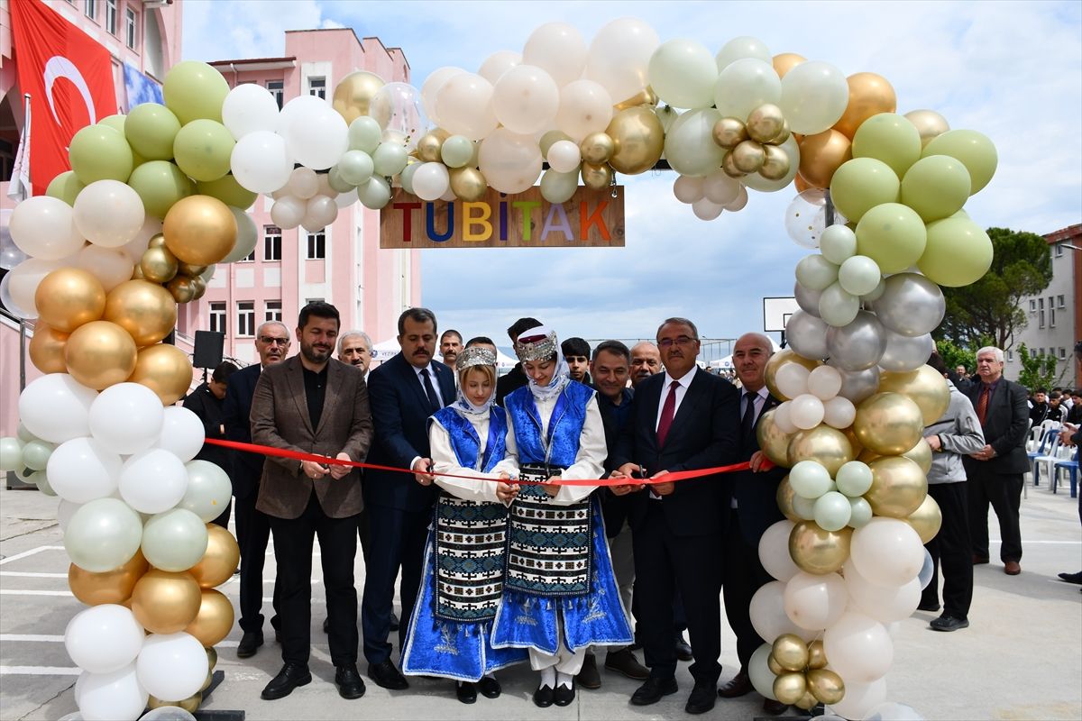 Vezirköprü'de TÜBİTAK Bilim Fuarı açıldı