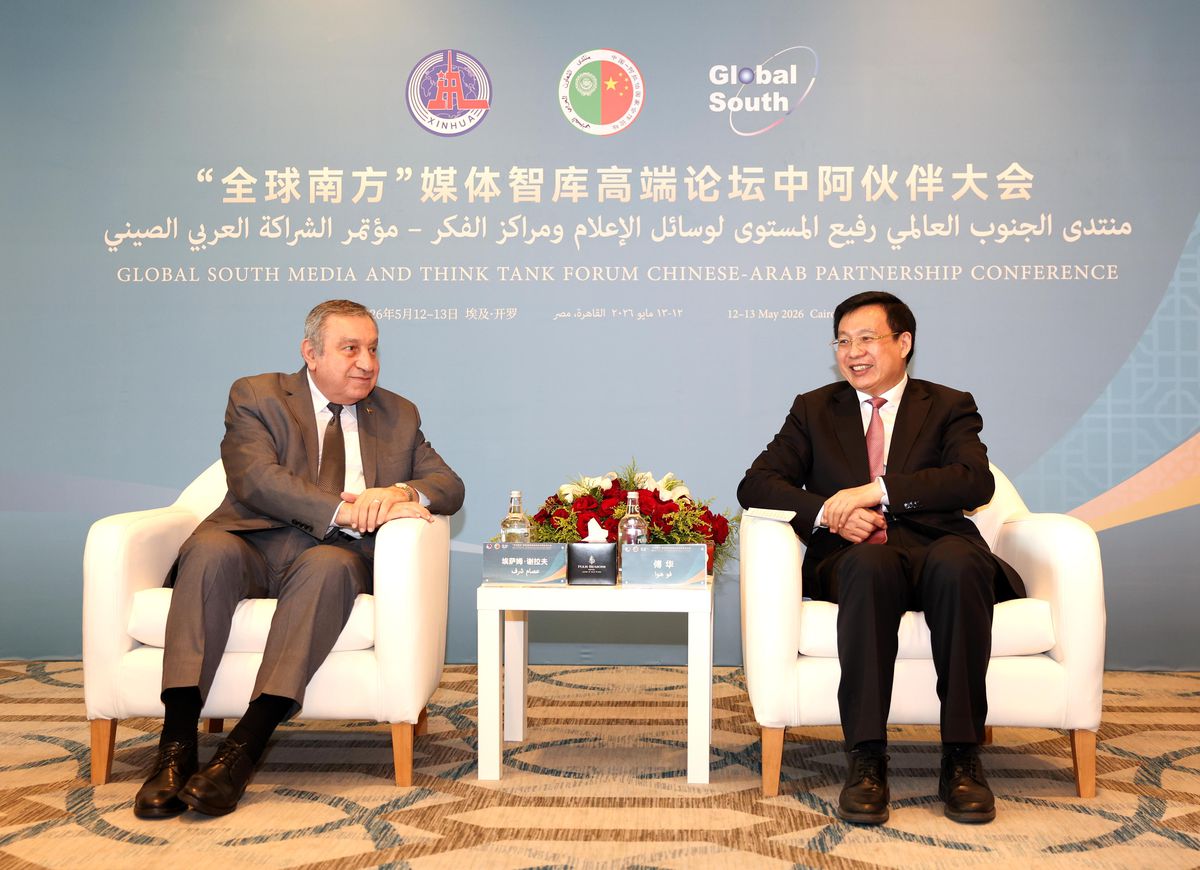 Xinhua Başkanı Fu, Eski Mısır Başbakanı Şeref ile Görüştü