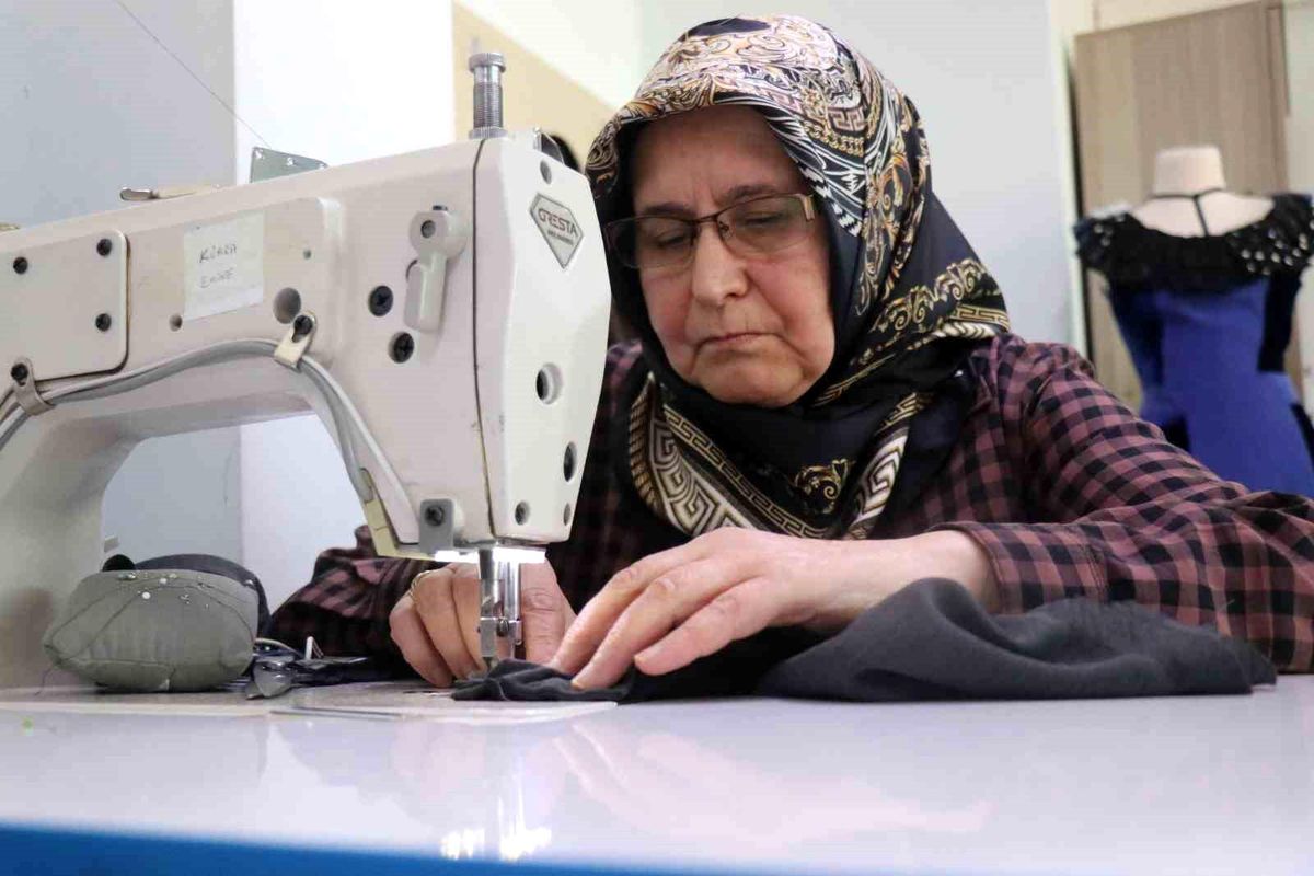 65 yaşındaki Remziye teyzenin 'sınıfta kalma' azmi