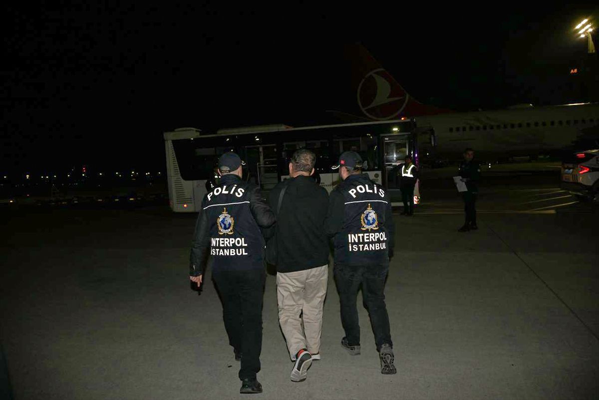 Adana'daki depremde 40 kişinin hayatını kaybettiği binanın firari müteahhidi Türkiye'ye iade edildi
