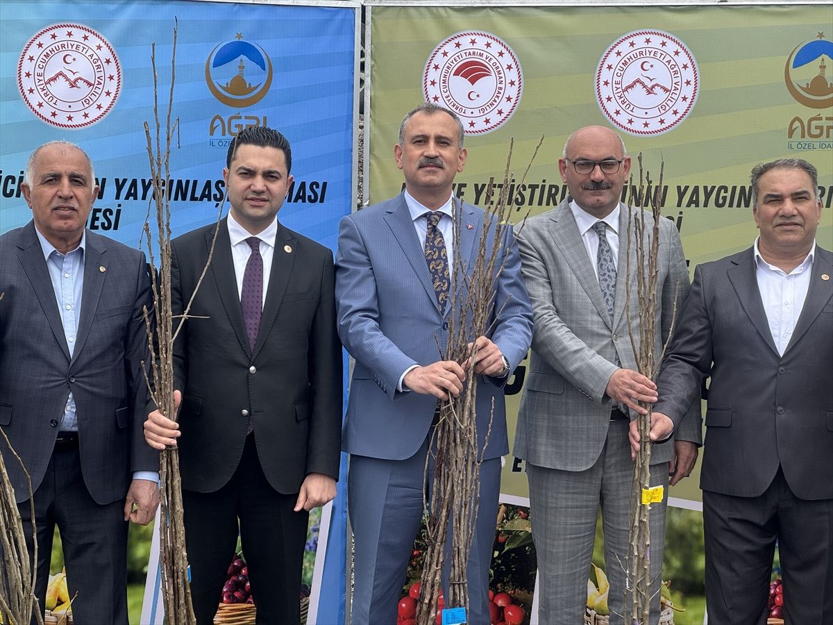 Ağrı'da meyve yetiştiriciliğinin yaygınlaşması amacıyla çiftçilere fidan desteği