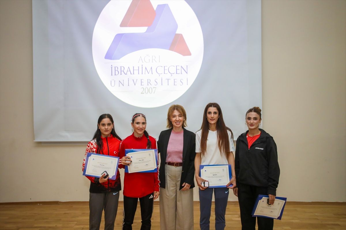 AİÇÜ Bilimsel Teşvik ve Spor Ödülleri sahiplerini buldu