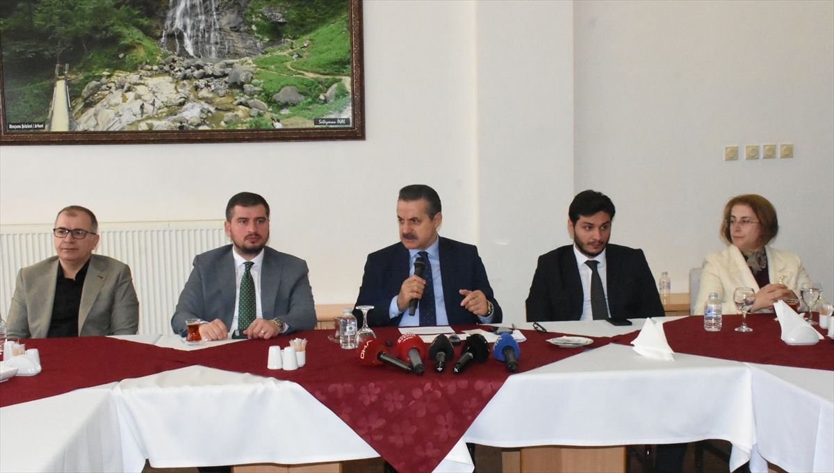 AK Parti Artvin Milletvekili Faruk Çelik, gazetecilerle bir araya geldi