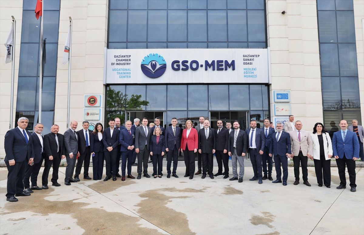 Almanya Federal Çalışma ve Sosyal İşler Bakanı Bas Gaziantep'te ziyaretlerde bulundu