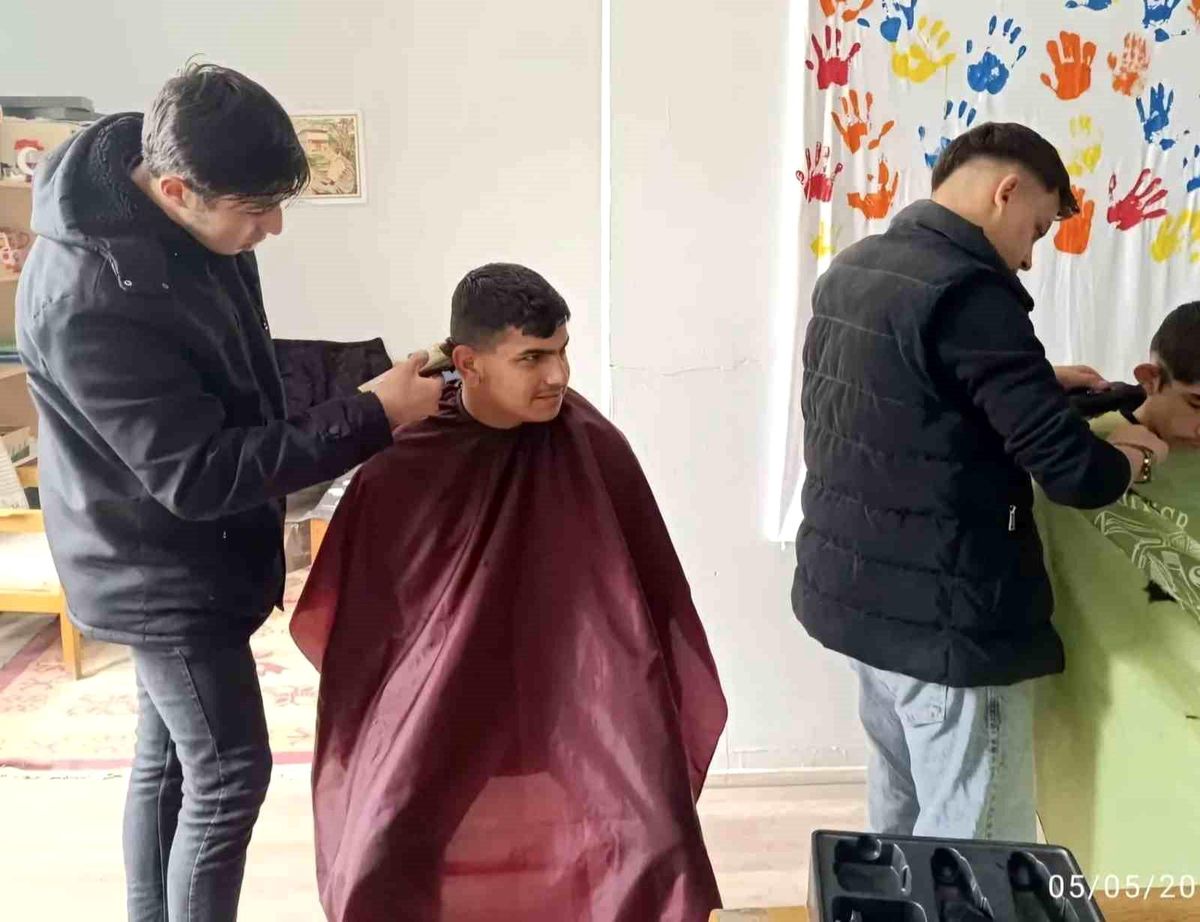 Özel öğrencilere kuaförden anlamlı hizmet