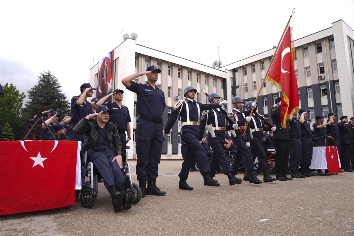 Ankara'da engelli gençler bir günlüğüne asker oldu