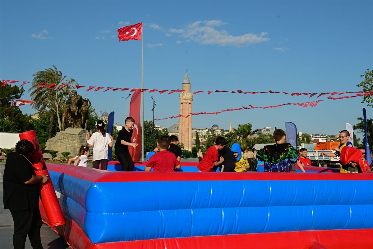 Antalya'da Gençlik Haftası kapsamında etkinlik düzenlendi