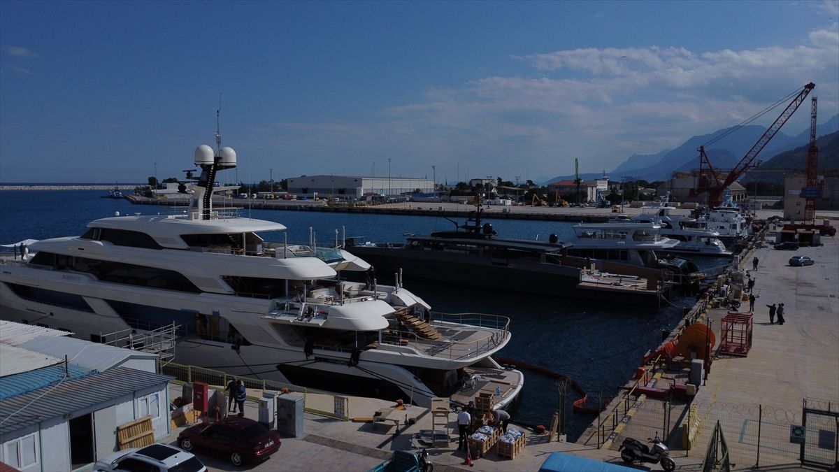Antalya Serbest Bölge'de 4 ayda 12 teknenin üretimi tamamlandı