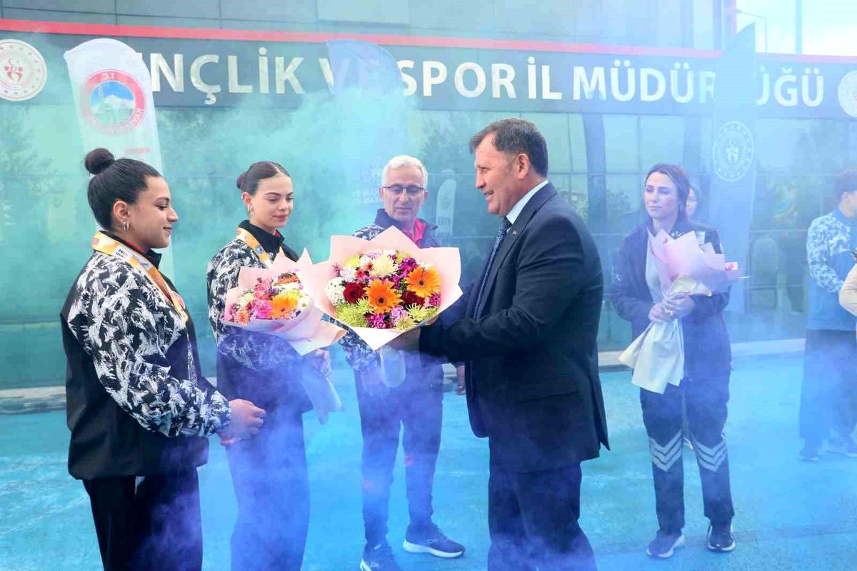 Avrupa Şampiyonu ve ikincisine coşkulu karşılama
