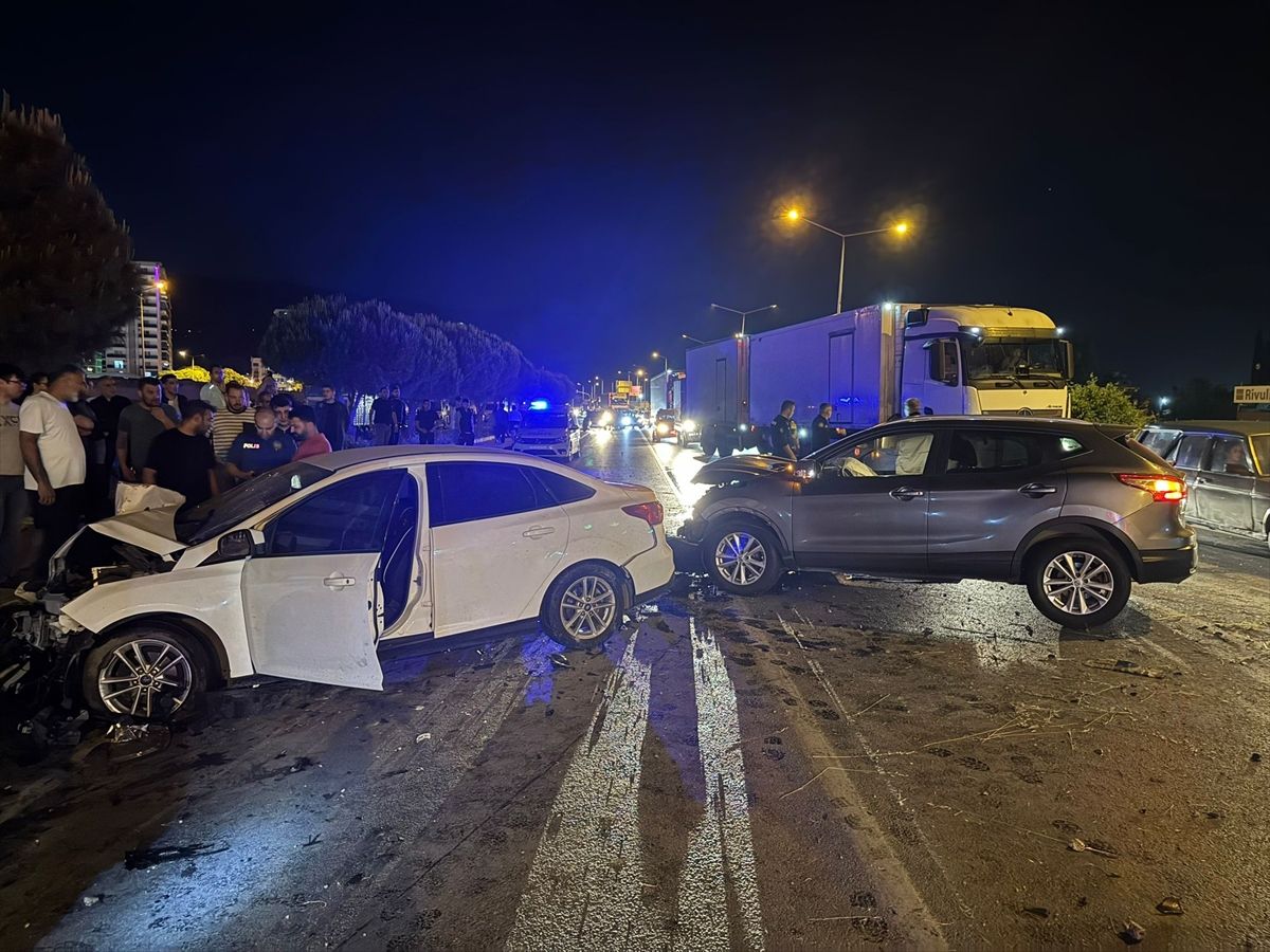 Söke’de otomobiller çarpıştı: 2 yaralı