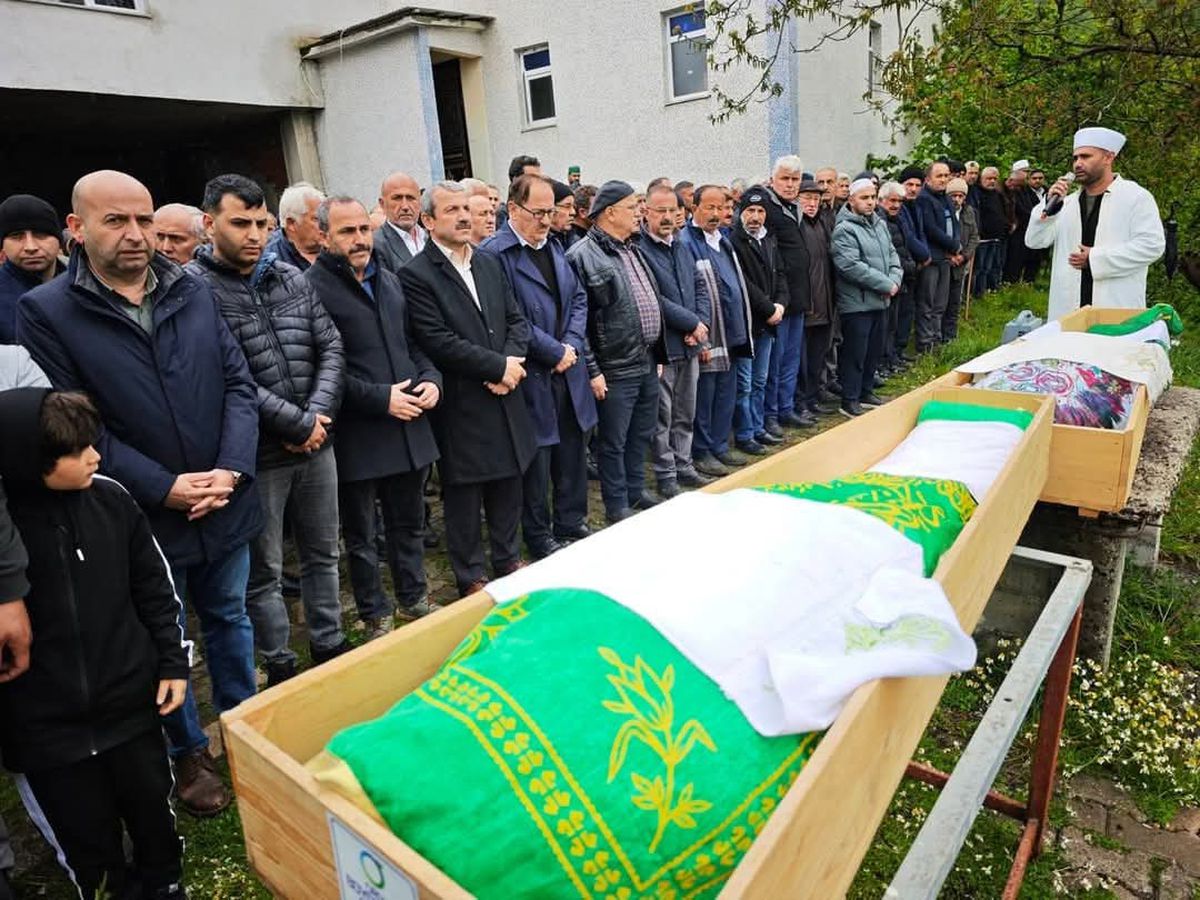 Aynı gün hayatını kaybeden anne ve oğlu toprağa verildi