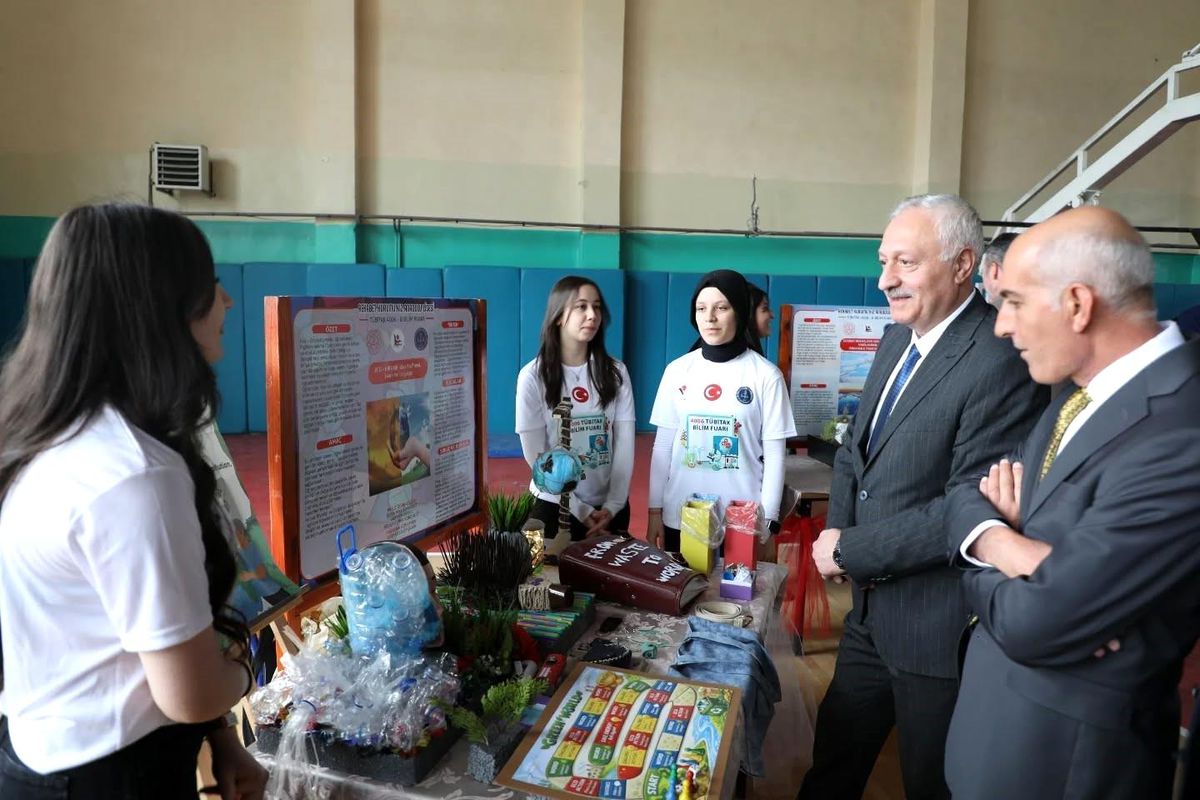 Bayburt’ta bilim fuarları ve proje sergileri büyük ilgi gördü