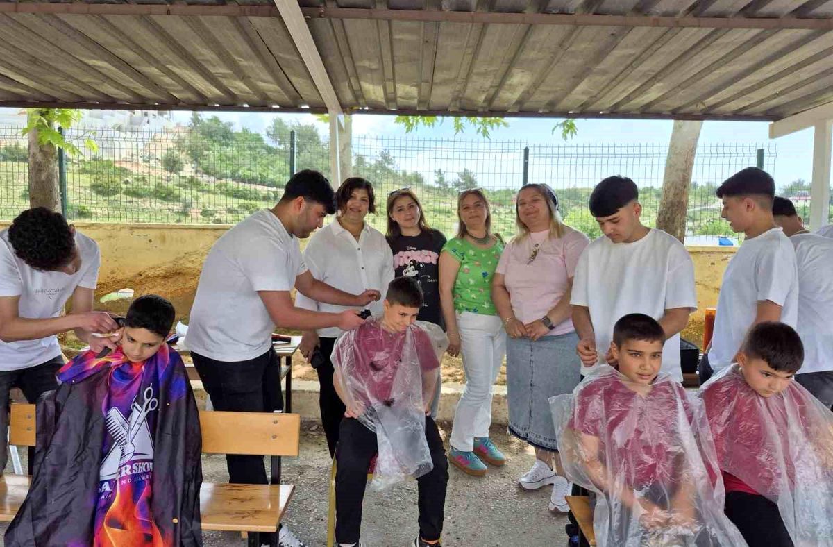 Bayram öncesi anlamlı dokunuş: Miniklere ücretsiz tıraş