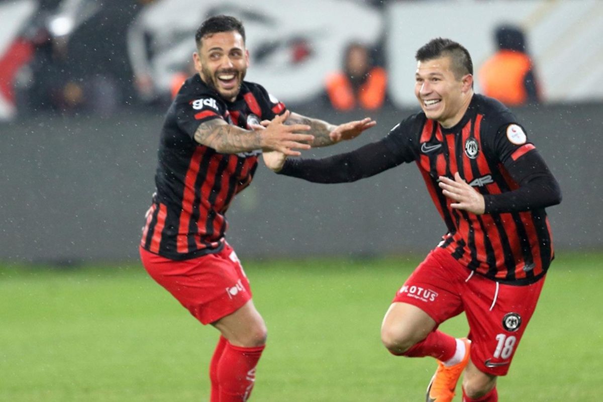 Bodrum'u deviren Çorum FK, Esenler Erokspor'un finaldeki rakibi oldu