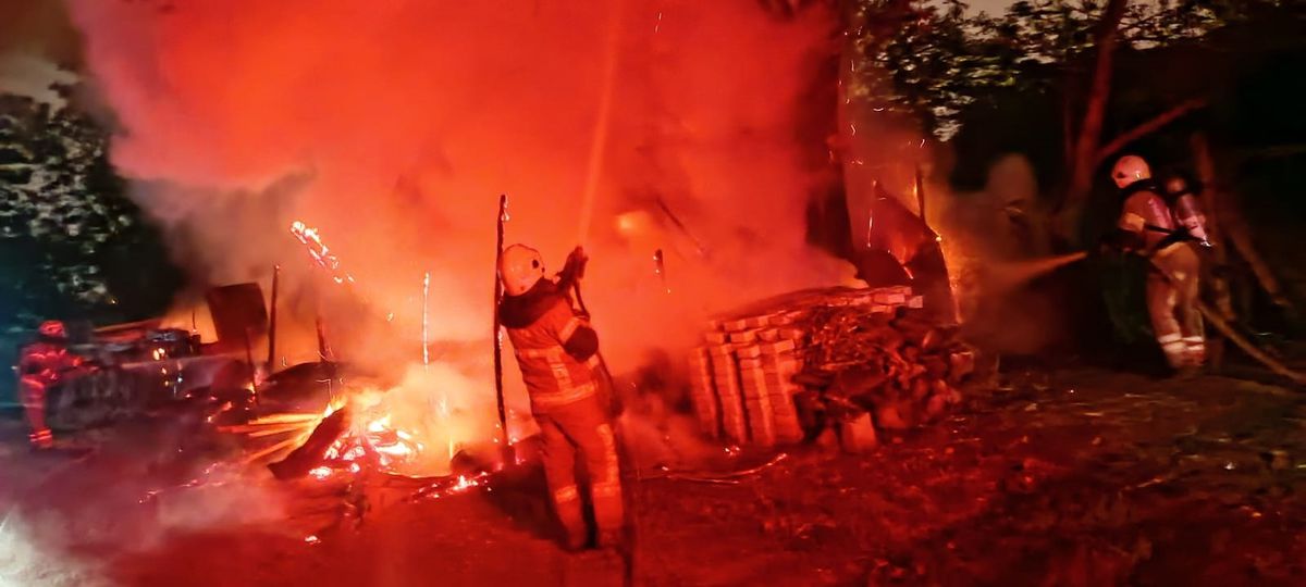 İnegöl'de Tarladaki Baraka Kül Oldu
