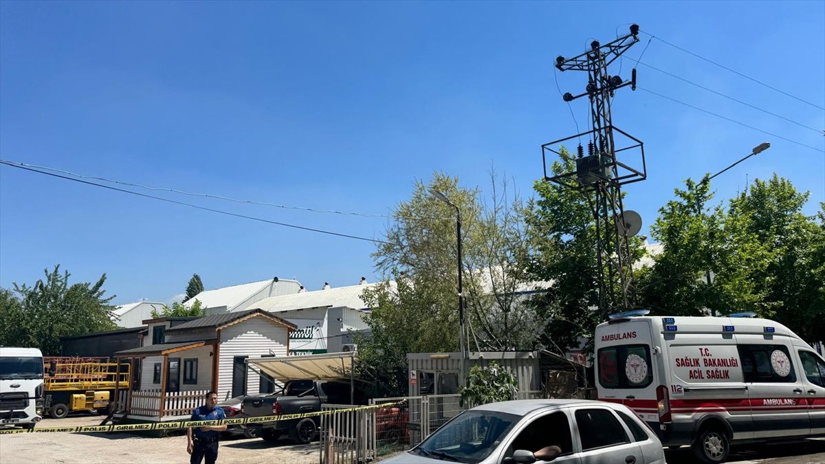 Bursa'da yapı malzemeleri üreten fabrikanın deposunda çıkan yangın söndürüldü