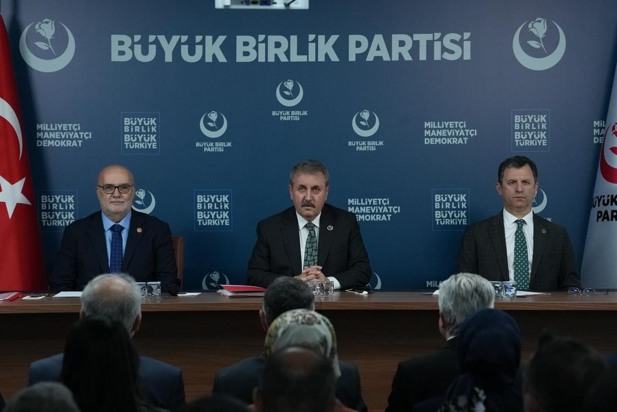 Büyük Birlik Partisi'nin 13'üncü Olağan Büyük Kurultayı 7 Haziran'da yapılacak