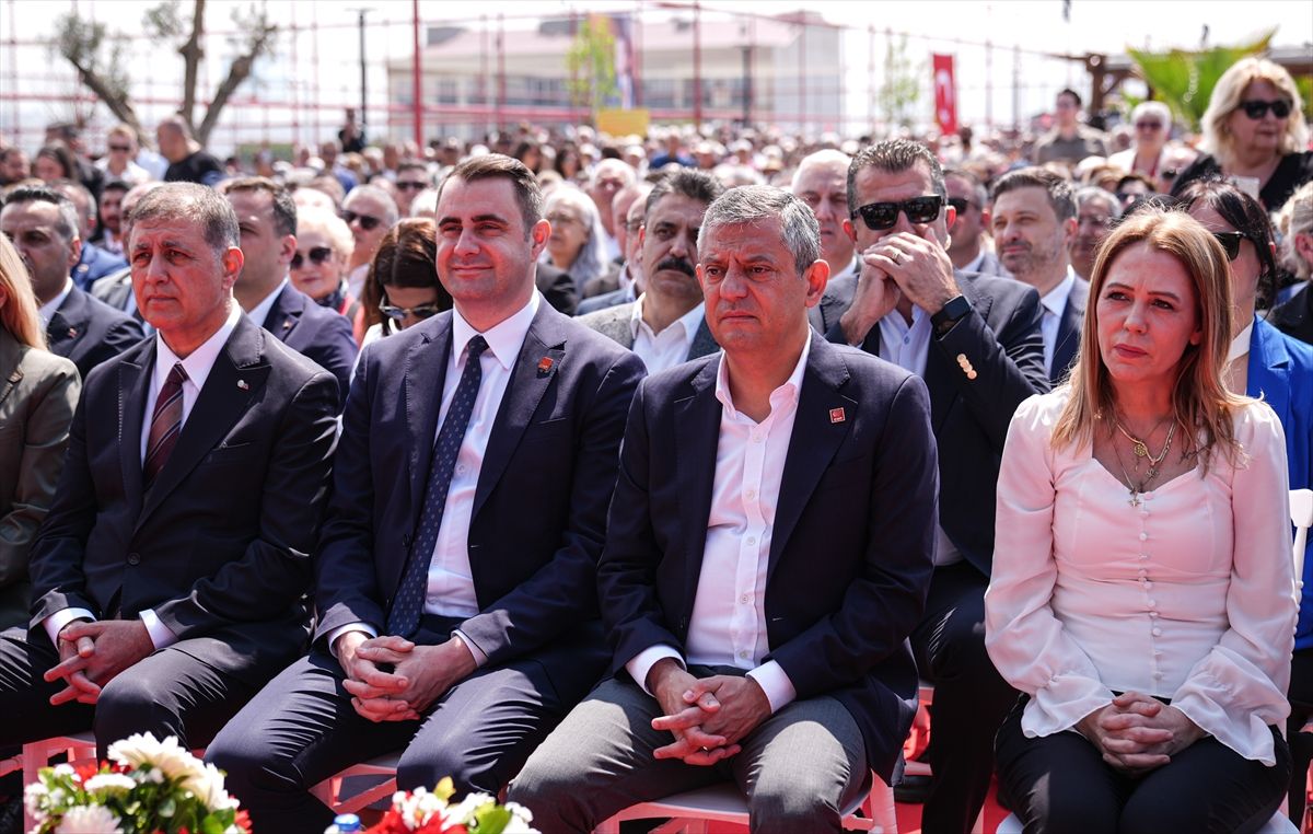 CHP Genel Başkanı Özel, İzmir'de spor kompleksinin açılışına ve araç filosunun tanıtımına katıldı Açıklaması