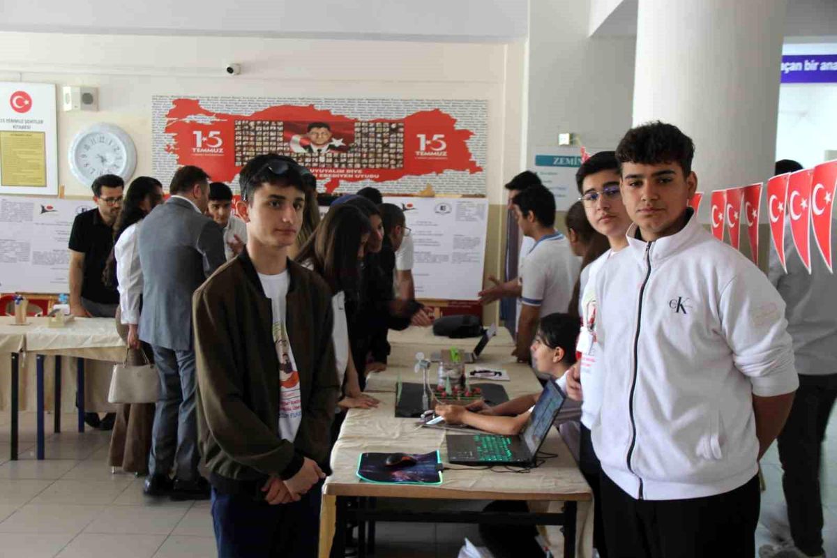 Cizre'de öğrenciler 20 farklı bilimsel proje sergiledi