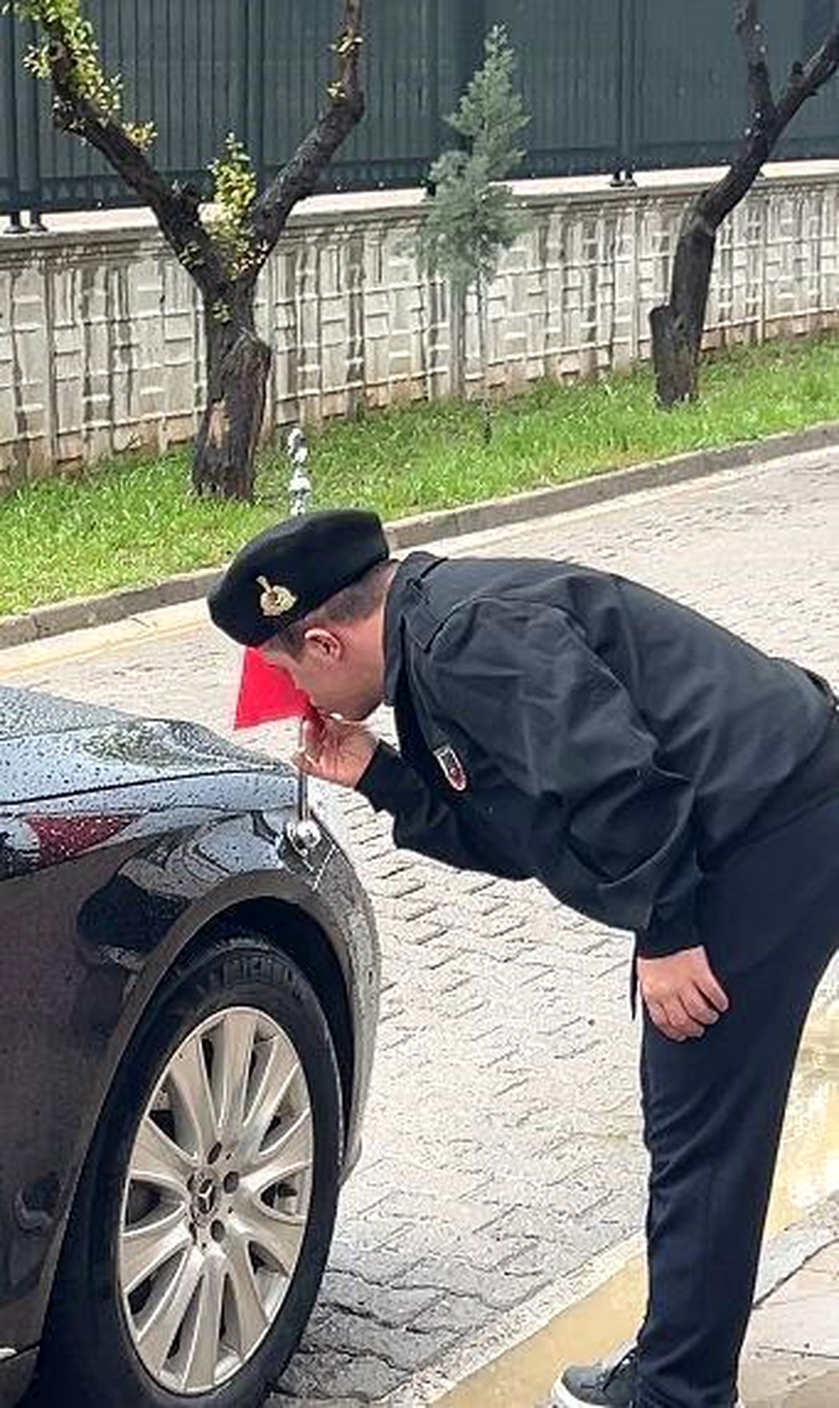 Down sendromlu Ömer'in bayrak hassasiyeti duygulandırdı