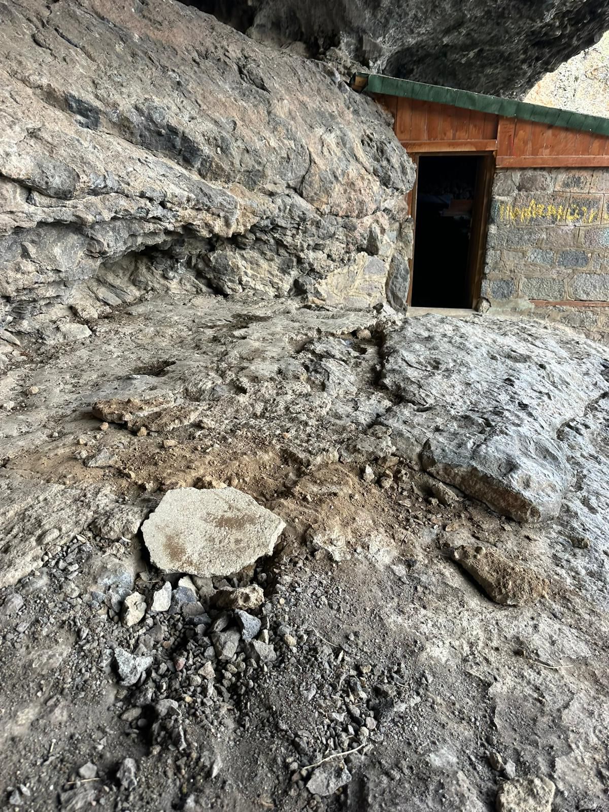 Tunceli'de Düzgün Baba Ziyaretgahı'nda 'Ayak İzleri' Tahrip Edildi