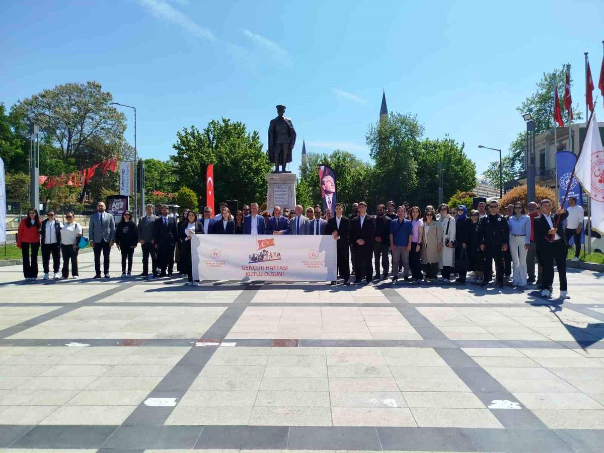 Edirne'de Gençlik Haftası etkinlikleri renkli görüntülere sahne oldu
