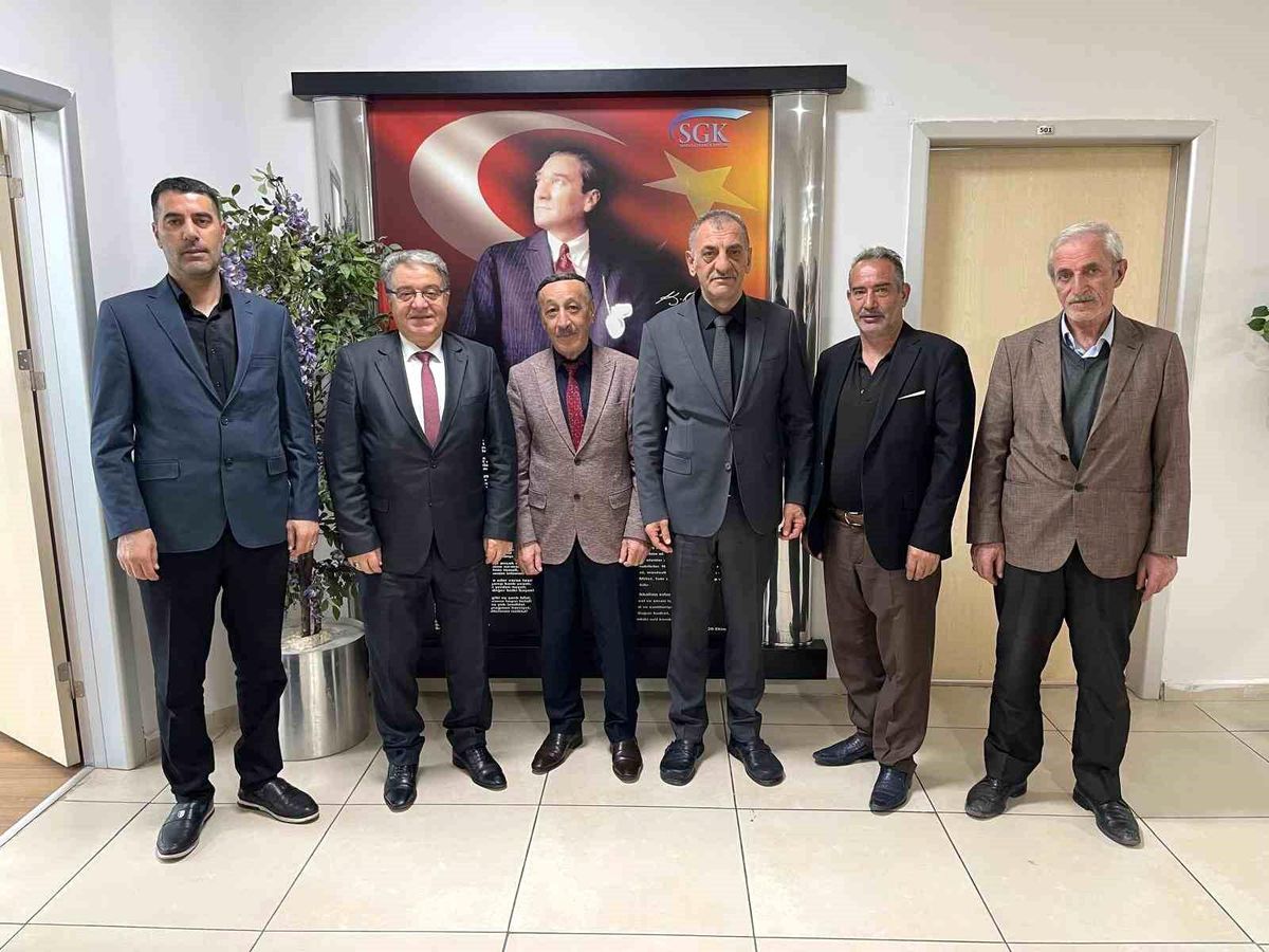 Emeklilerden SGK'ya anlamlı ziyaret