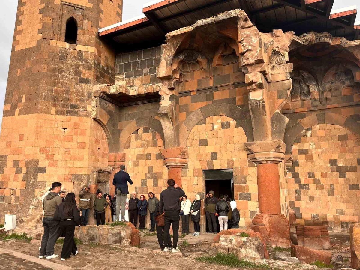 Erzincanlı gençler tarih ve medeniyet yolculuğunda buluştu