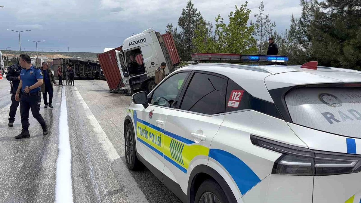 Gaziantep'te 4 aracın karıştığı zincirleme kaza: 1 yaralı